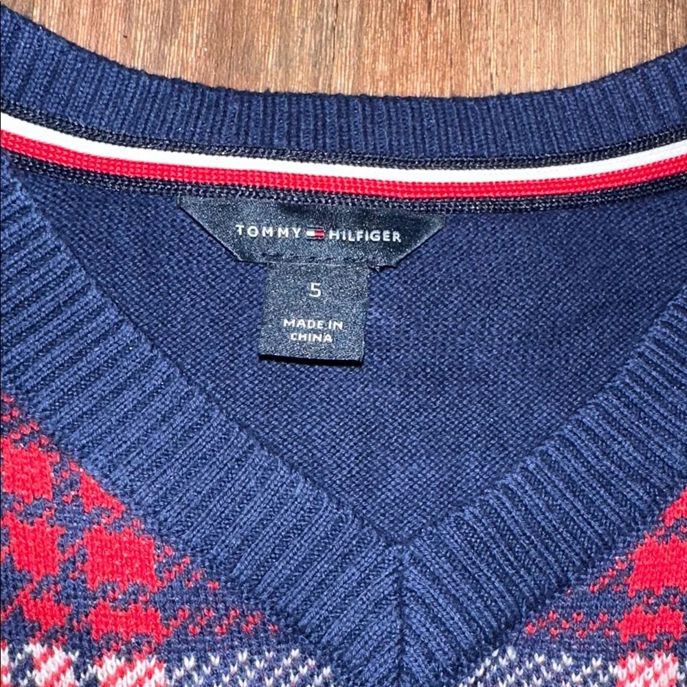 Girls Tommy Hilfiger sweater‎ size 5 EEUC